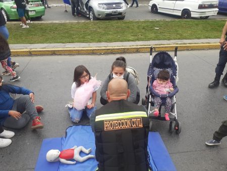 Protección Civil capacita en RCP y OVA a ciudadanos en El Calafate