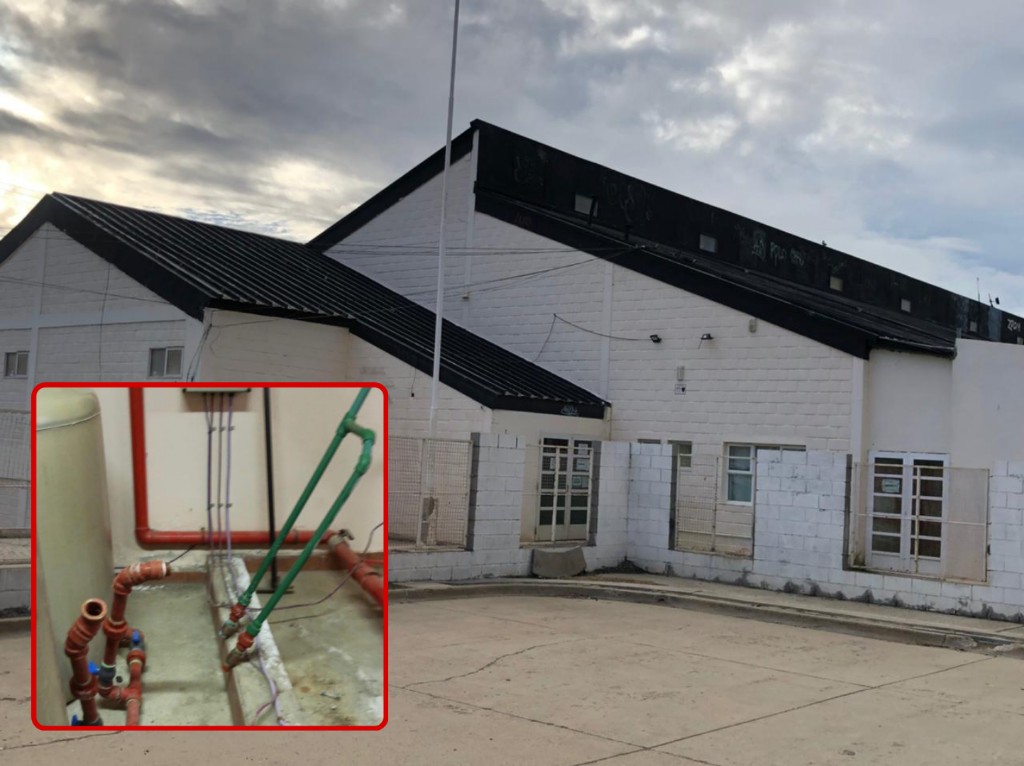 Entraron a robar en la Escuela 13 de Caleta Olivia, además provocaron destrozos de puertas y ventanas