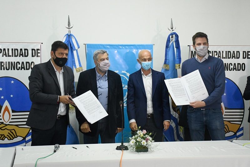 El Gobierno de Santa Cruz firmó convenios con la Municipalidad de Pico Truncado