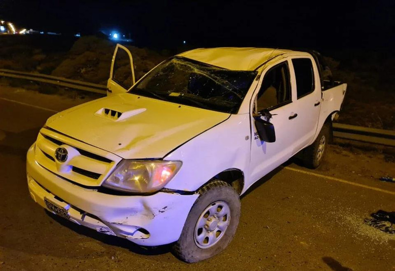 Comodoro: Volcó borracho en Kilómetro 8 y le pegó una trompada a un policía que lo ayudaba