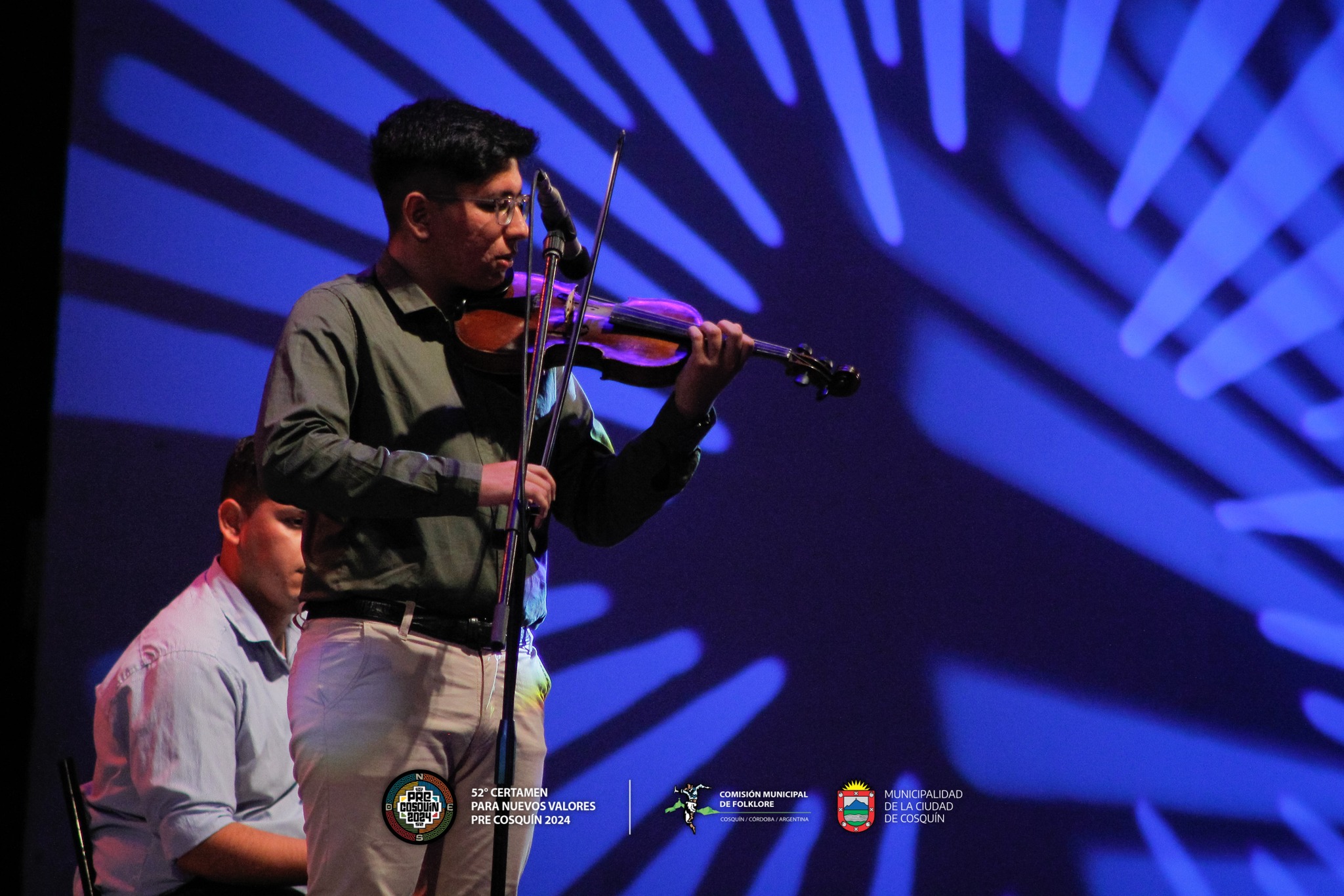 Los caletenses Alina, Aaron y Elias a la final del PreCosquin 2024