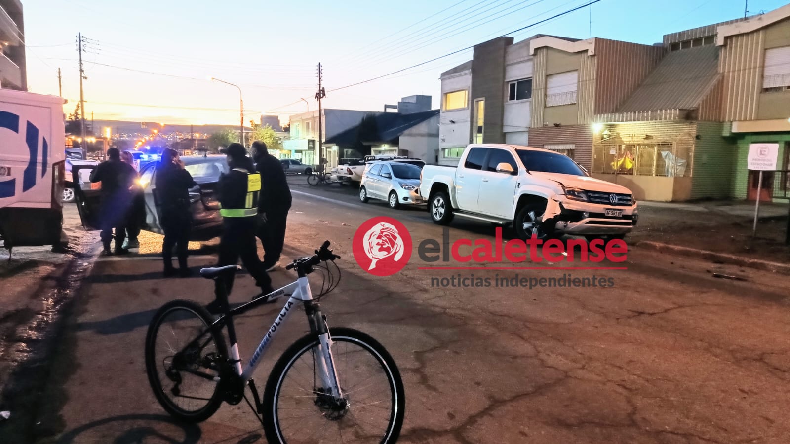 Dos vehículos fueron protagonistas de un choque en el centro de la ciudad 