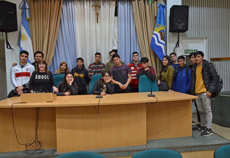 Alumnos y alumnas del Secundario 16 visitaron la Legislatura
