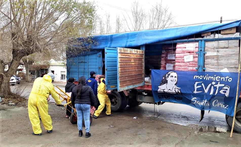 Organización social entregó módulos alimentarios a titulares de planes sociales y cooperativas