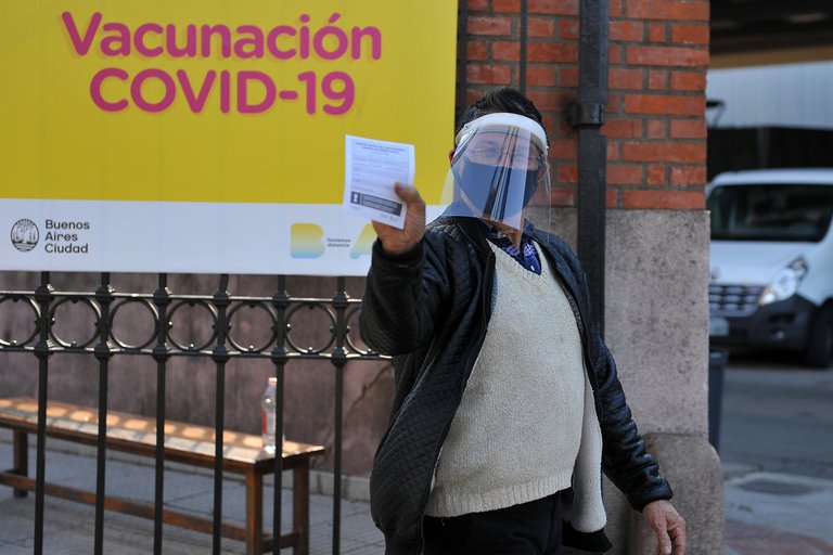 Delta en Argentina: claves para entender por qué otras variantes que ya circulan podrían ser un muro de contención temporal