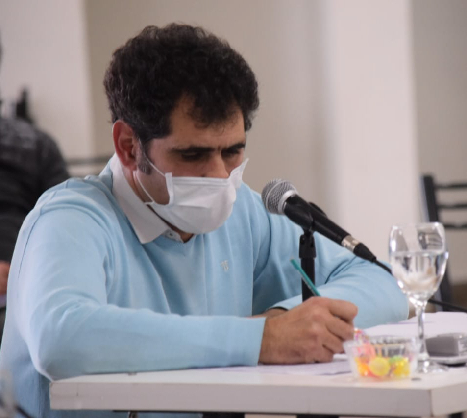 Bazán está en funciones y volvió a amenazar con denunciar a Álvarez y a la abogada de quienes lo señalaron como violento