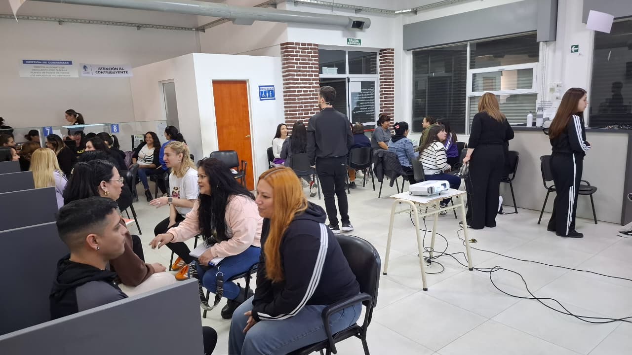 Capacitación en atención al contribuyente para el personal de Rentas