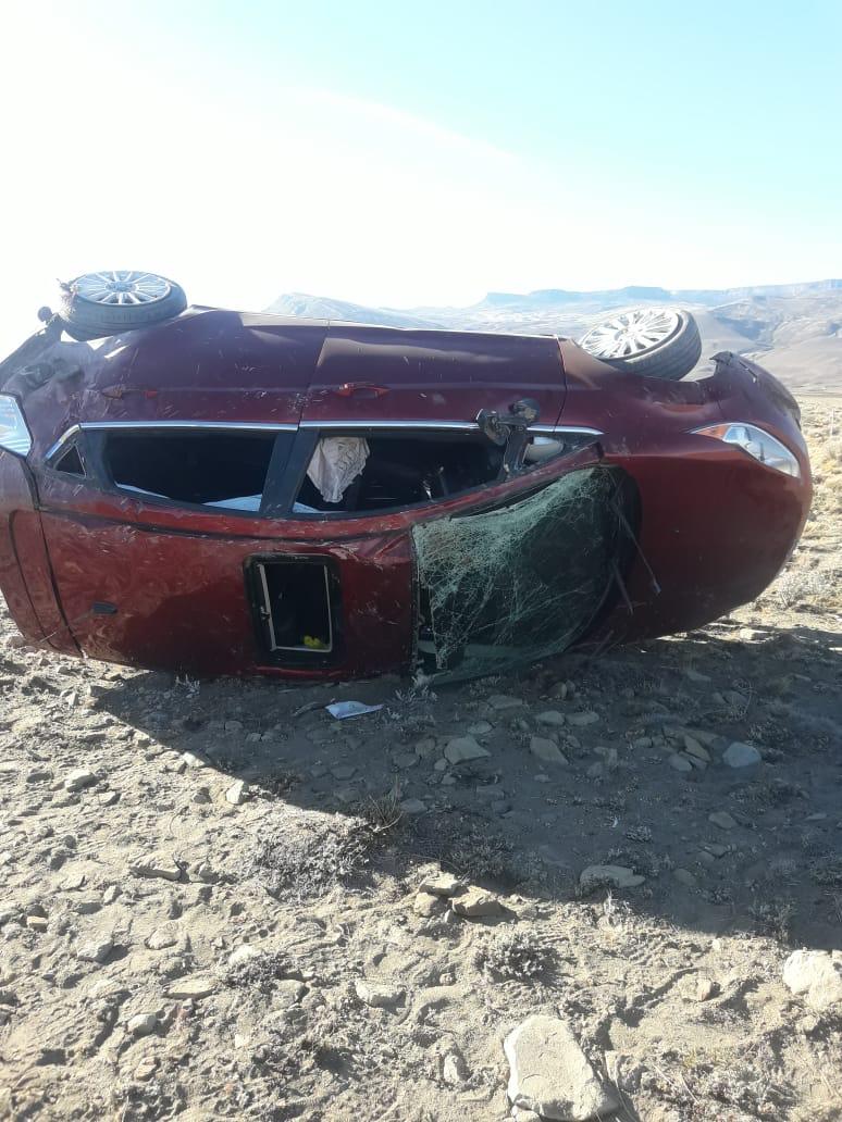 Siniestro: una familia volcó su auto cuando se dirigía hacia El Chaltén