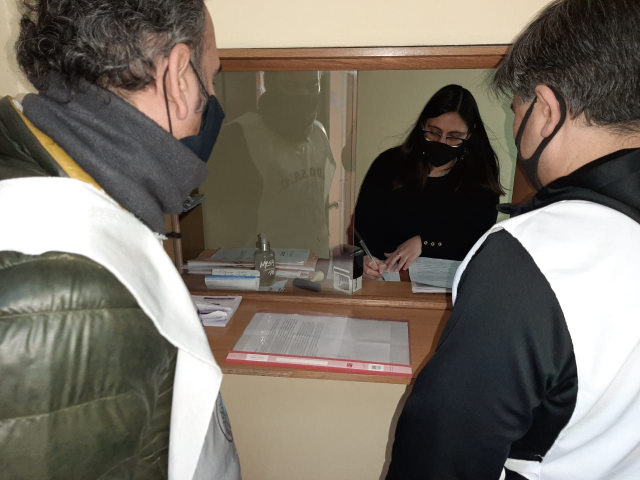 Adosac realizó caravanas, reclamó negociación salarial y denunció irregularidades en los haberes