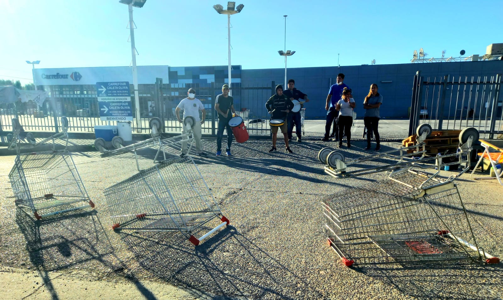 En Caleta el paro en Carrefour arrancó a las 14 y terminó cobrando el gerente