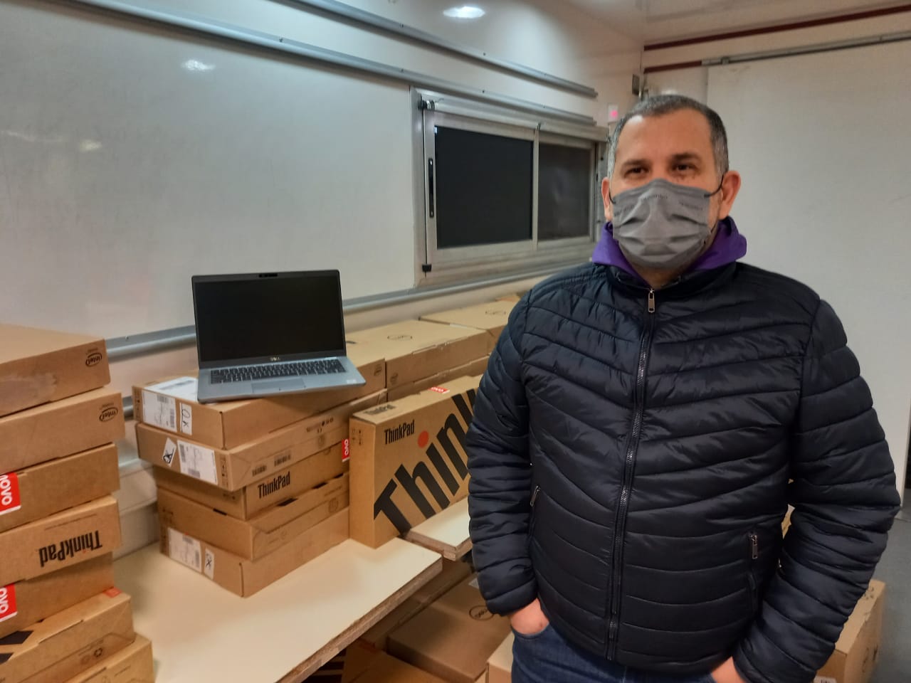 300 alumnos de escuelas técnicas recibieron una notebook donada por Fundación YPF