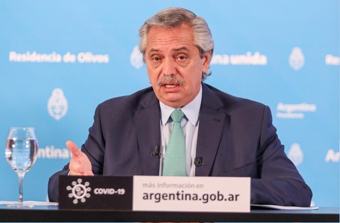 El presidente anunció el fin del aislamiento en todo el país y que se vacunará a grupos de riesgo entre enero y febrero