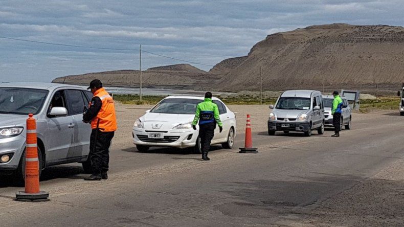 Varados en Ramón Santos: sospechan que dos familias riojanas llegaban a Cañadón Seco para usurpar casas 