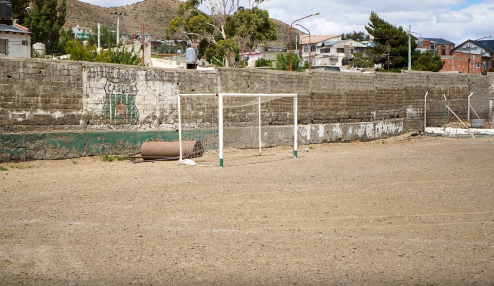 Estrella Norte ya tiene el césped sintético y avanza la histórica obra en su cancha