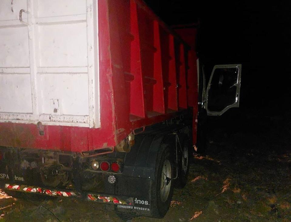 Cerca del paraje El Pluma: Encuentran sin vida a un hombre de 60 años adentro de un camión 