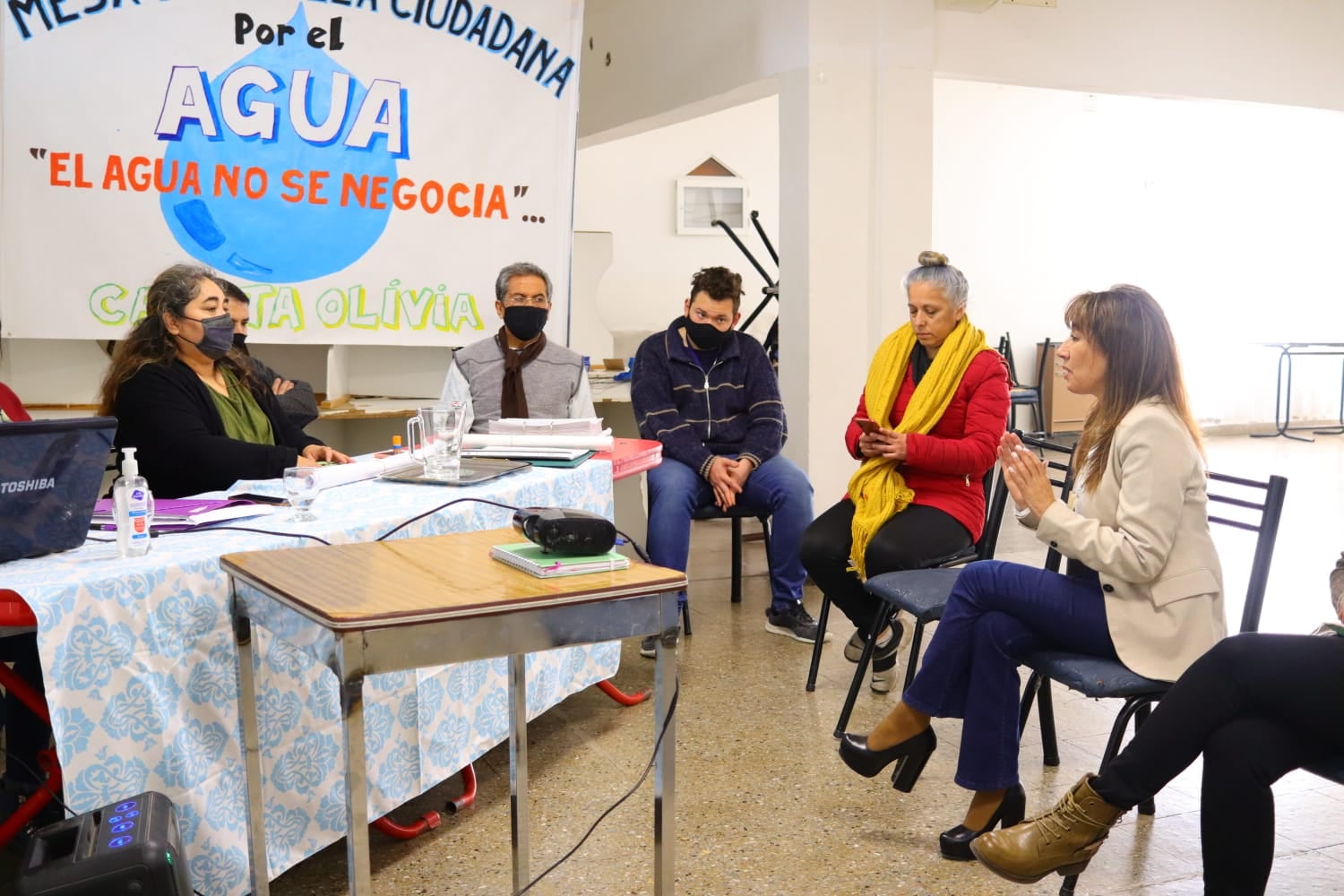 En Caleta: Volvió Reyes y habló con un grupo de vecinos sobre la falta de agua
