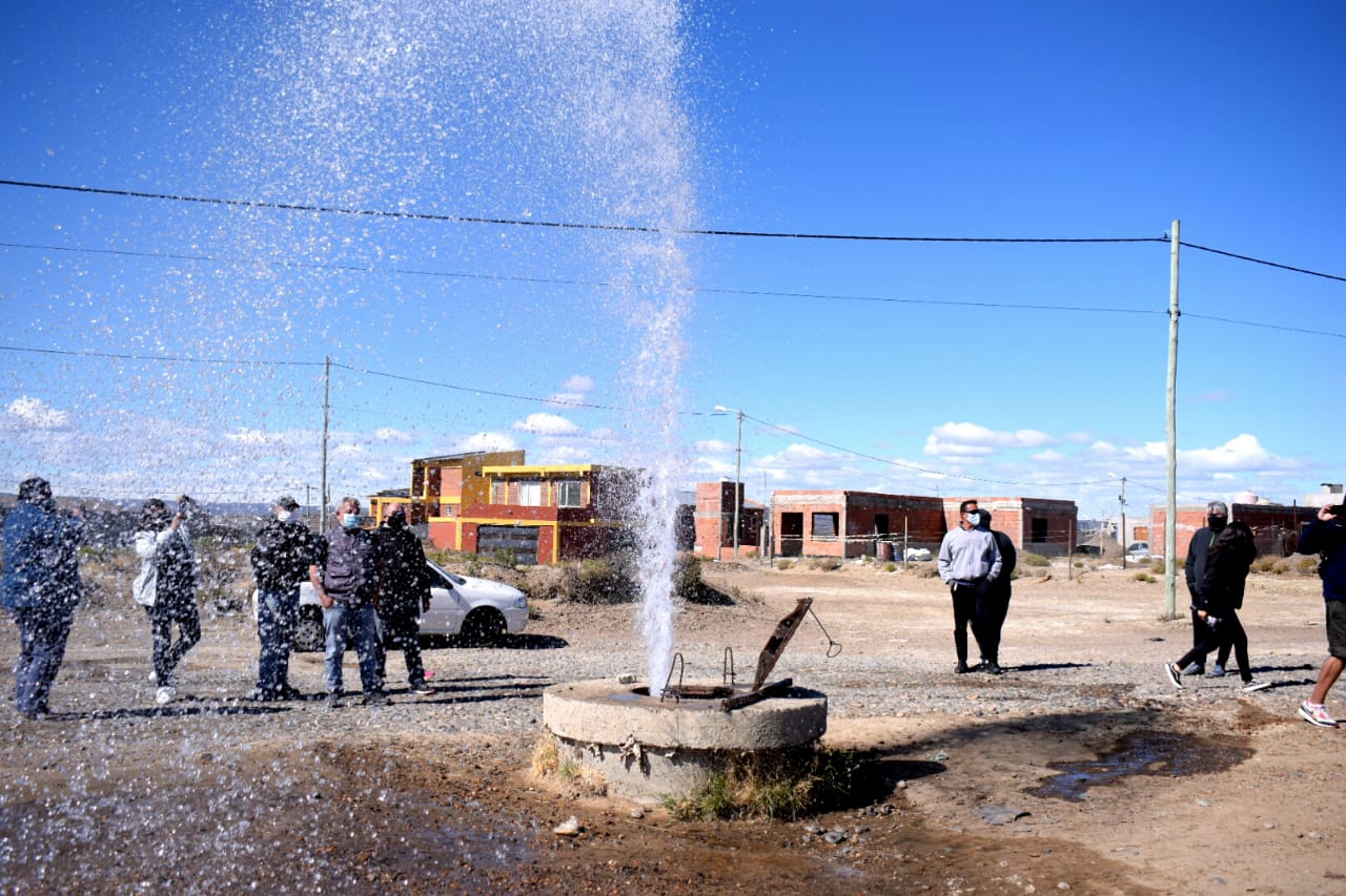 Vecinos tomaron el cargadero del Bicentenario y no dejan que los camiones carguen: analizan concentrarse en la ruda