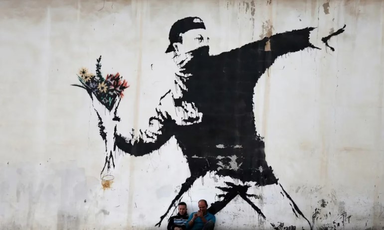 Afirman que descubrieron la identidad de Banksy, el artista que convirtió el anonimato en obra