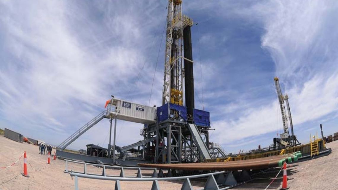 Cuándo se firmará el acta para que Pecom se haga cargo de las áreas de YPF en Chubut