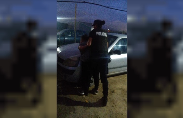 Una mujer discutió con su pareja y quiso matar a su hijo de 9 años con un cuchillo