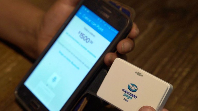 Por decreto, el gobierno dispuso que a partir de agosto las transferencias entre empresas por Apps de pago pagarán el impuesto al cheque