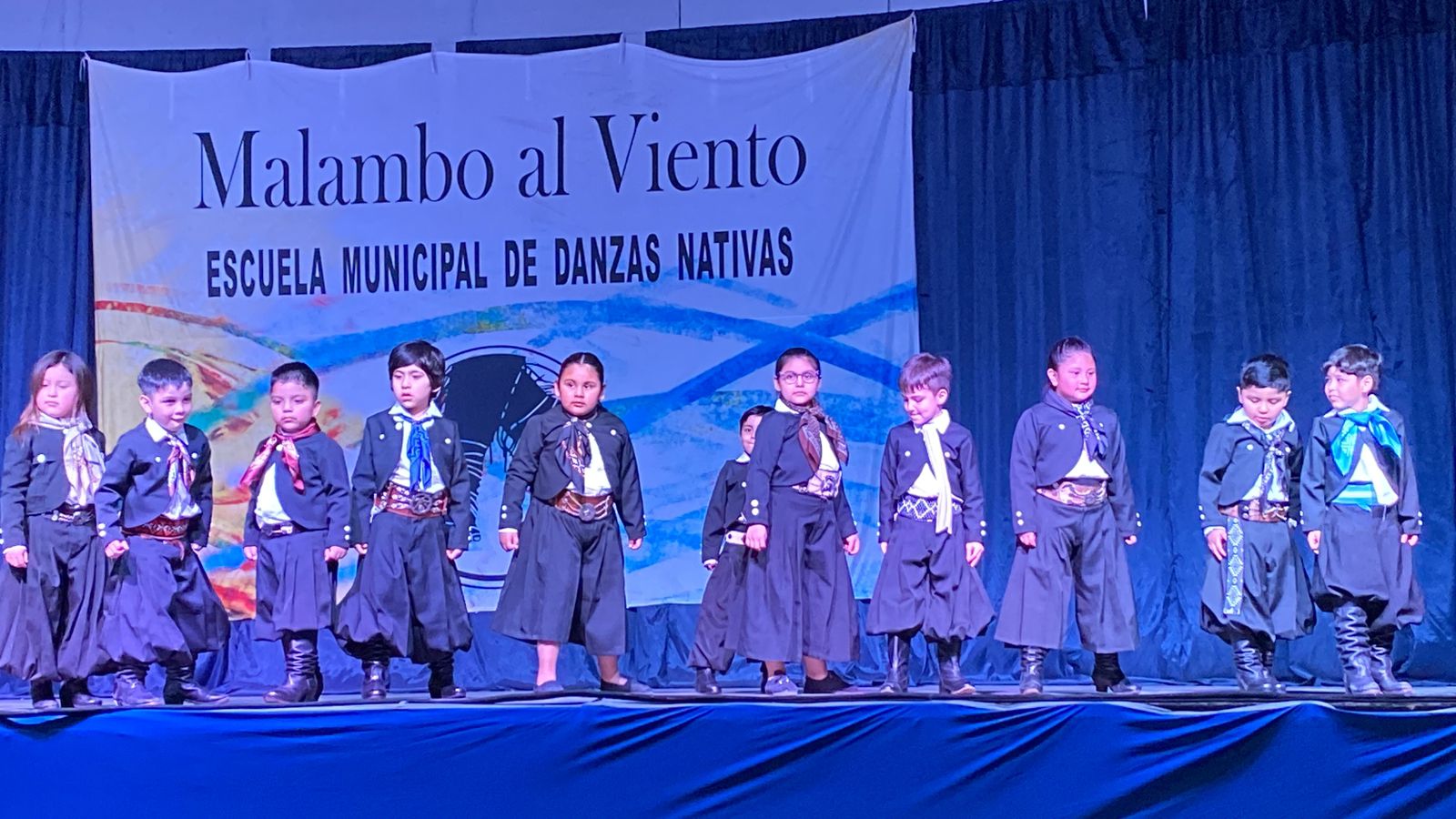 Más de 150 bailarines engalanaron el 7º Certamen 