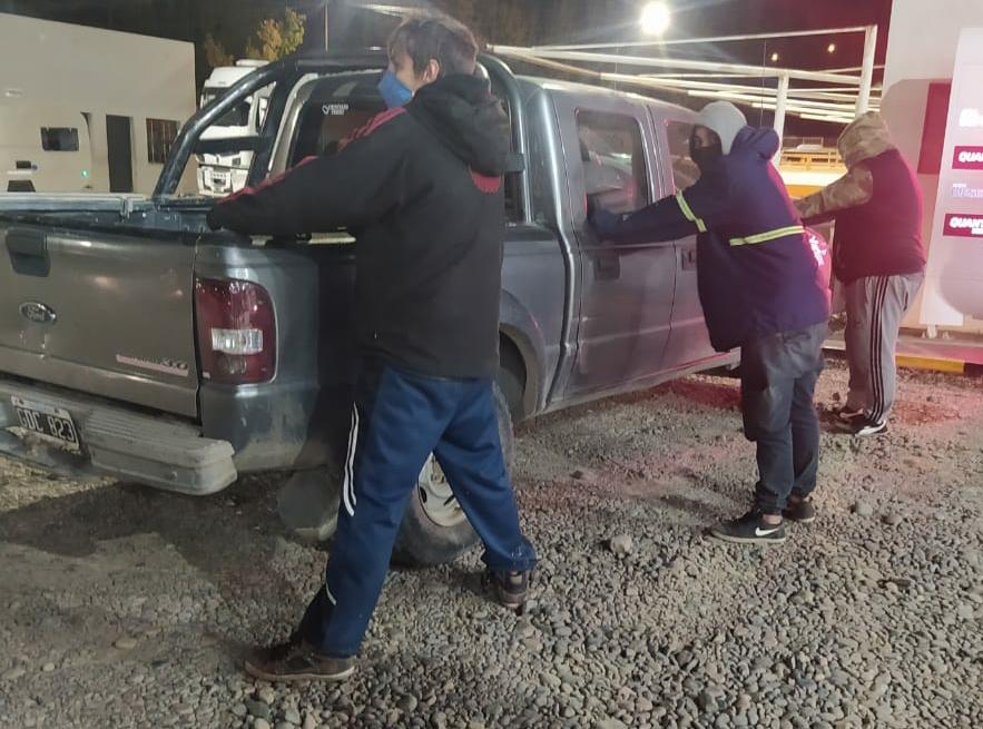 Detienen en un operativo a 3 hombres con carne faenada de forma ilegal en la entrada a Caleta Olivia