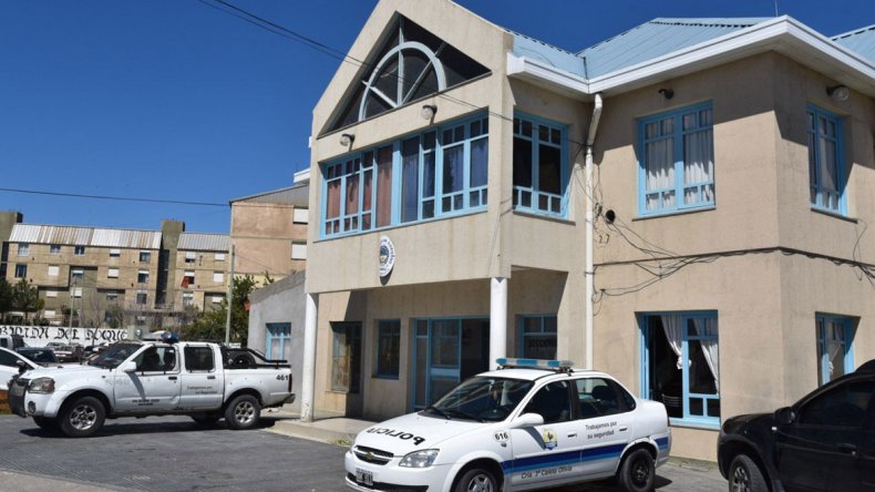 En el barrio industrial delincuentes robaron 15 mil pesos y una computadora de un taller