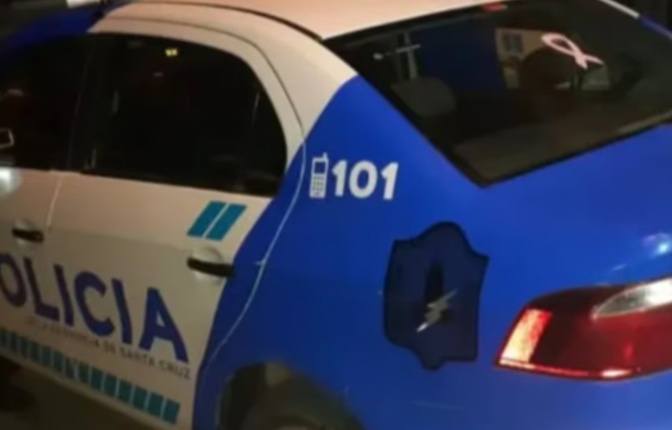 Rompieron la puerta de un kiosco y se llevaron dinero, tecnología y mercadería