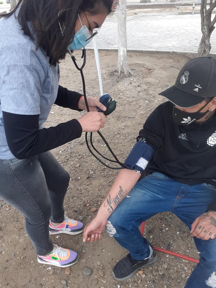 Vidal acompañó el ingreso al mar de los Nadadores Olas Australes
