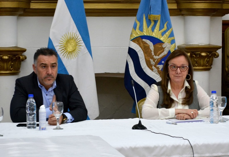 Petroleo: Alicia Kirchner insistio con establacer un precio de referencia para el barril criollo