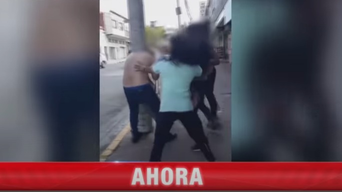 Se hizo pasar por su hija para enfrentar al hombre que la acosaba y le dio una paliza