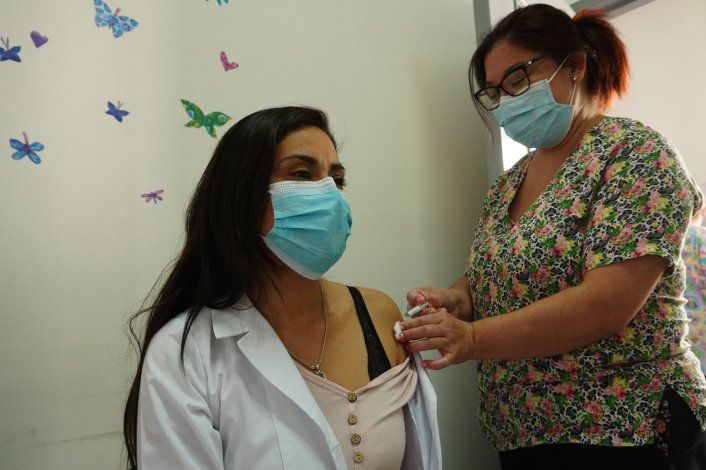 Comenzará la vacunación a docentes sin factores de riesgo