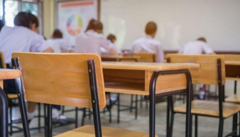 Presencialidad: Enrique anticipó que en agosto se vuelve a las aulas en Caleta y dijo que los docentes con una dosis deberán trabajar