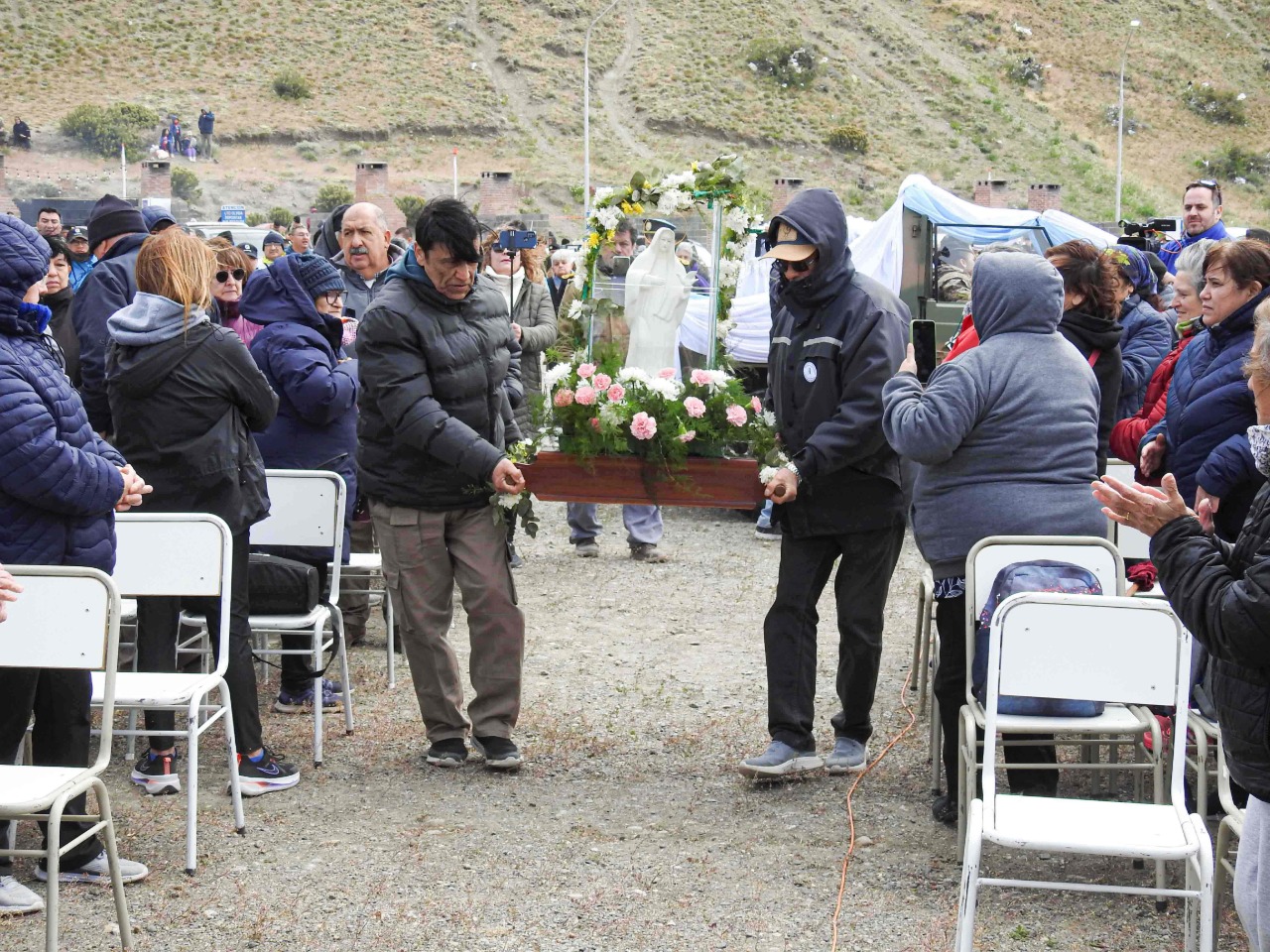 La fe no se detiene: miles de peregrinos recorren 30 kilómetros en la caminata a Güer Aike