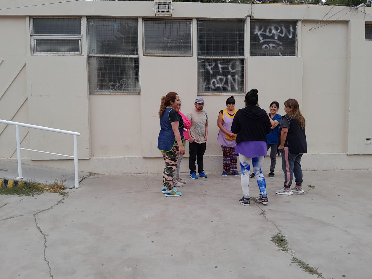 Auxiliares dde la EPP Nº 69 exigen soluciones a condiciones edilicias deficientes