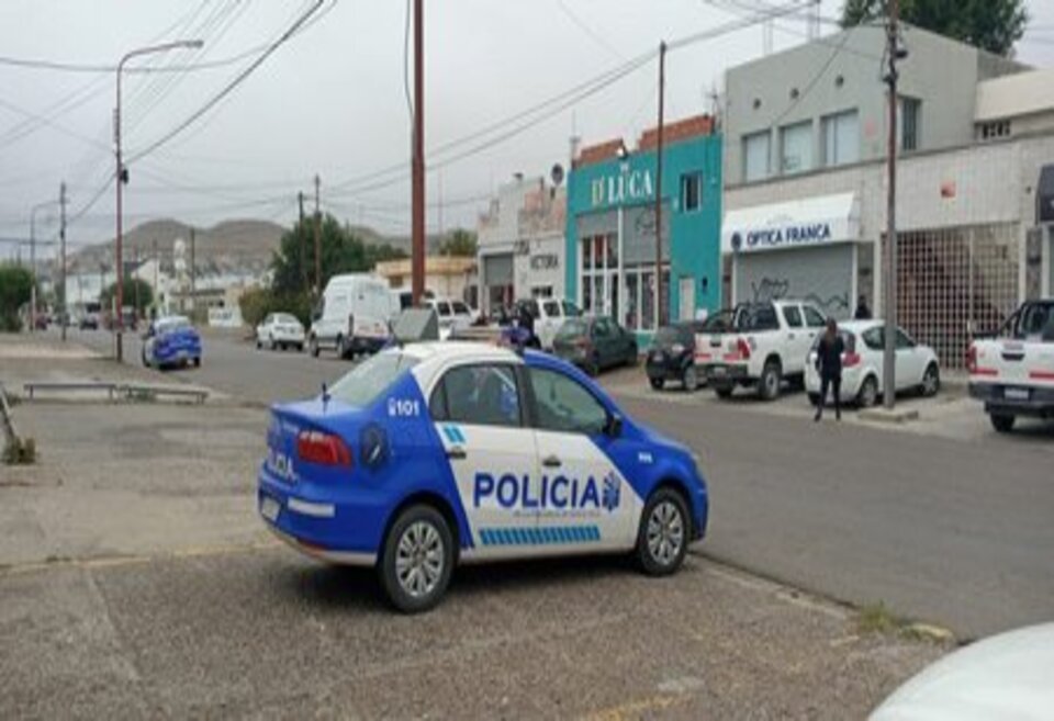 Investigan balacera ocurrida en un domicilio en pleno centro de Caleta Olivia