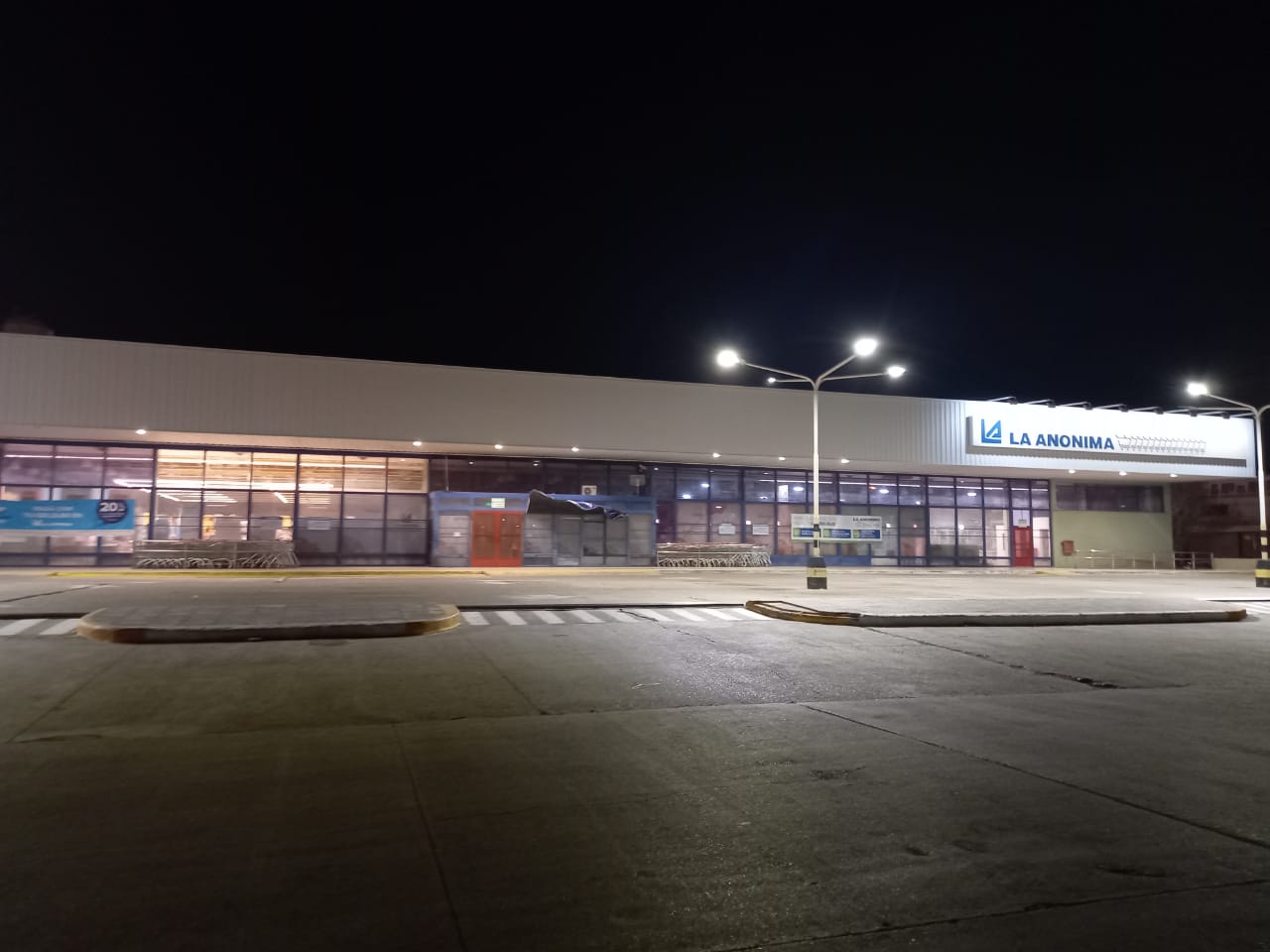 Por un caso de Covid positivo, cerraron sucursal de La Anónima