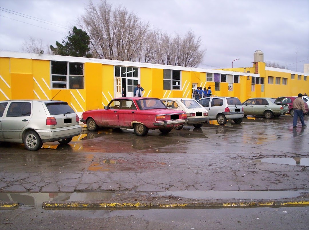 Cooperadora escolar hace feria para comprar cortinas