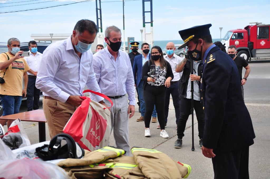 PAE donó equipamiento a cuarteles de Bomberos de la zona norte de Santa Cruz