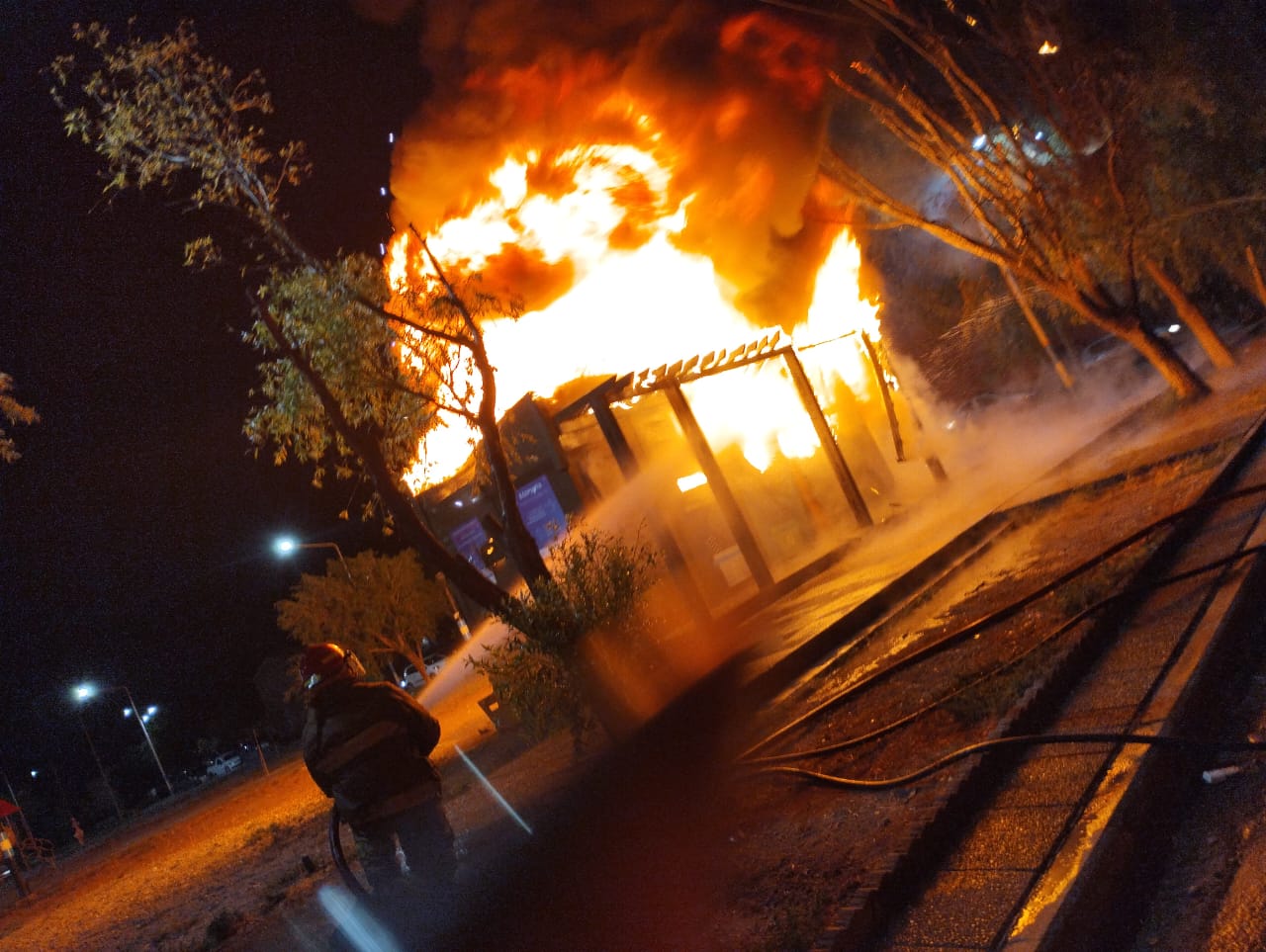 Pico Truncado: incendiaron la casilla de reciclaje de la Plaza Héroes de Malvinas 