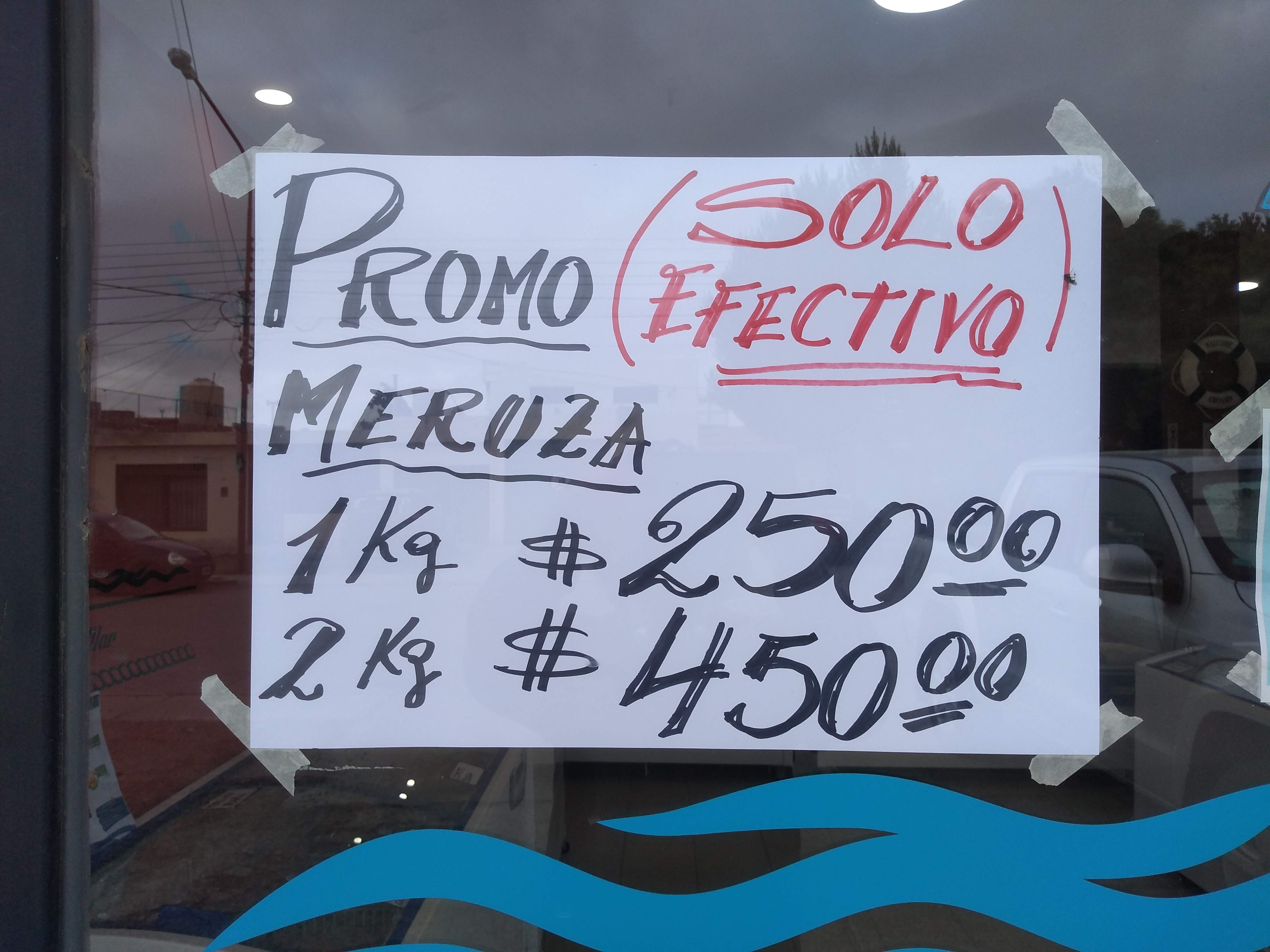 Todo sube, el pescado también: el precio de la merluza ronda los 350 pesos y el kg de salmón sale 1800 pesos
