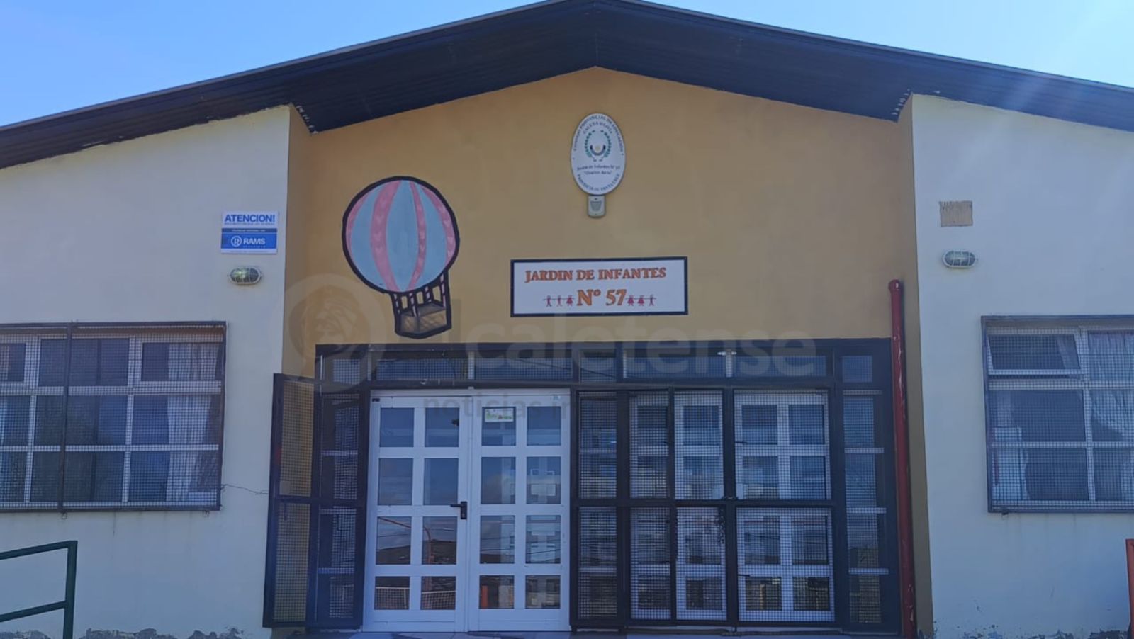 Flota Amarilla realiza trabajo de limpieza y donación en el Jardín de Infantes N° 57