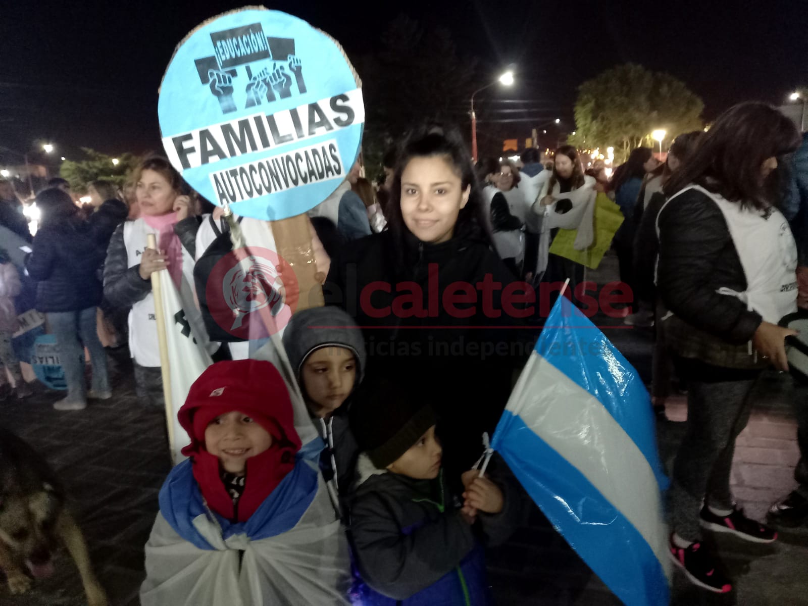 Las familias autoconvocadas juntan firmas para entregar en el Concejo Deliberante