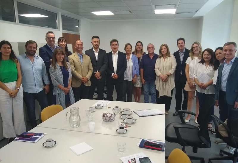 Reyes y Roquel participaron del debate. Preocupación por la falta de definiciones y por posibles perdidas de empleos.