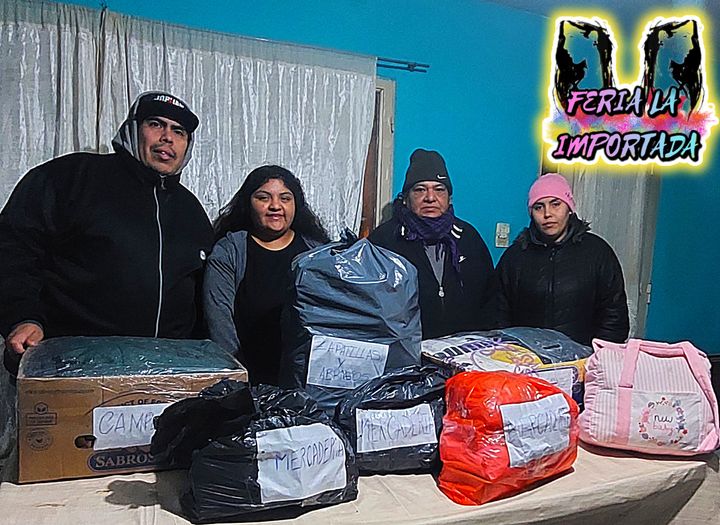 Feriantes caletenses donaron alimentos y ropa a familia afectada por un incendio