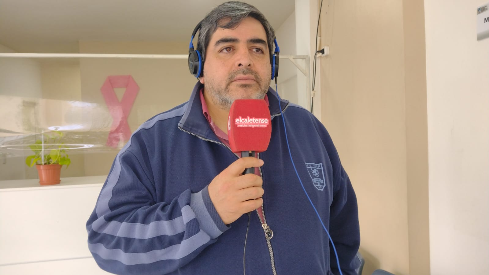 Acusó a una niña de robar un celular y la amenazó por audios de WhatsApp