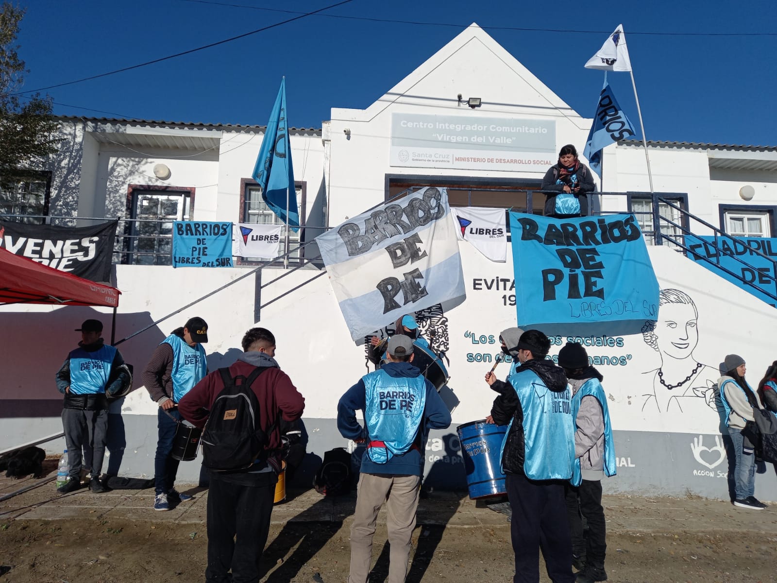 Barrios de pie acampa en el cic virgen del valle y esperan diálogo con el ministro Ferreyra 