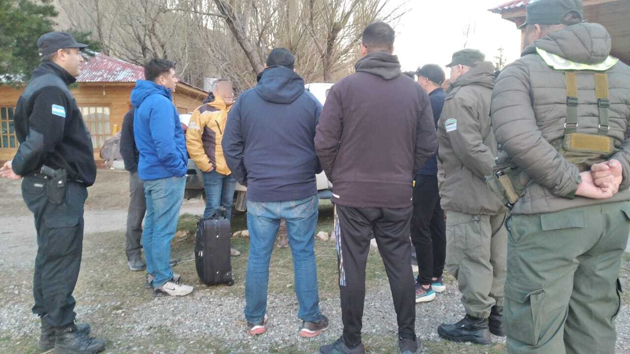 Acusó a una niña de robar un celular y la amenazó por audios de WhatsApp