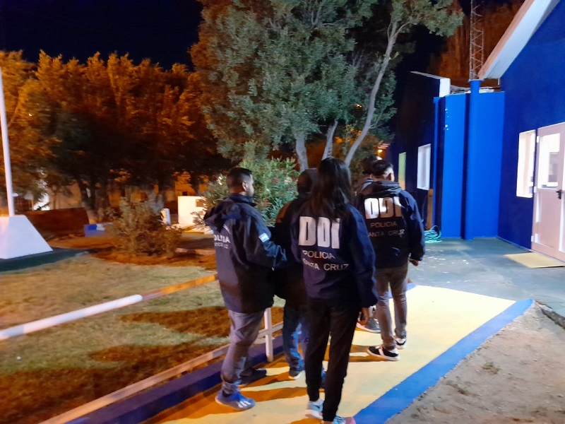  Uno era de Caleta: robaron en Truncado y los detuvieron en Cañadón Quintar